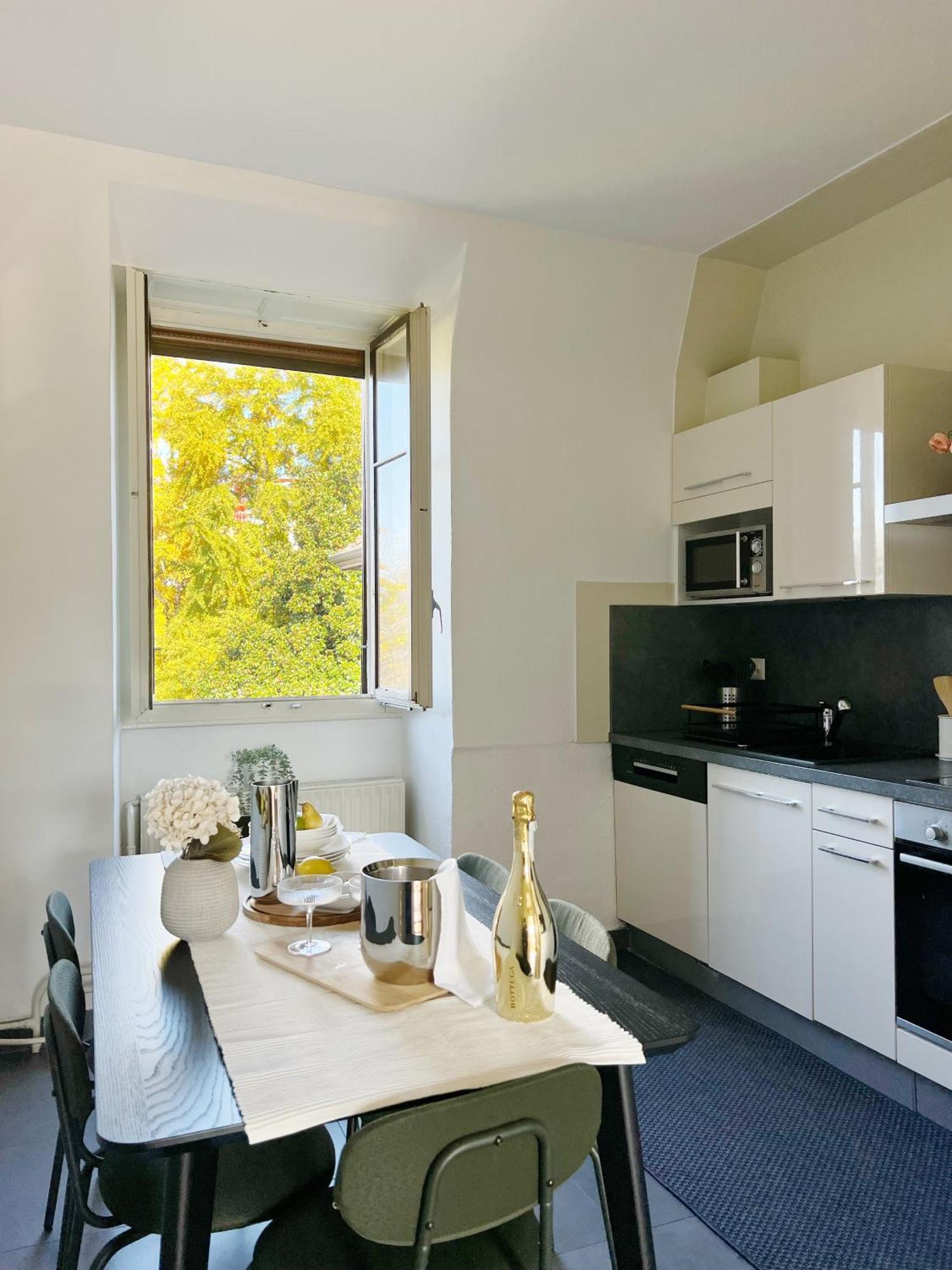 Montreux Riviera Suite Waterfront 3 Bedrooms Private Parking ภายนอก รูปภาพ